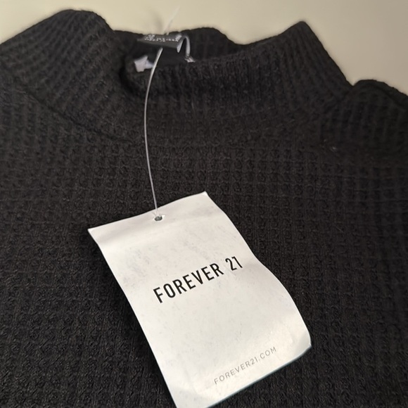 Forever 21 Black Waffle Knit Crop Top NWT - Picture 3 of 4